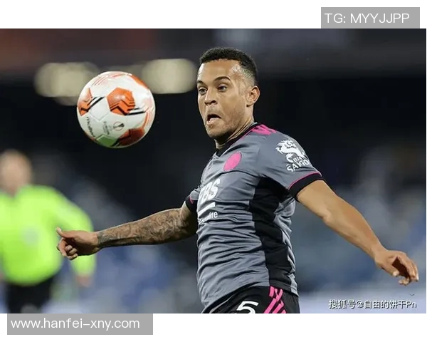 足球俱乐部球星背后的故事与成就探索：从成长经历到辉煌时刻